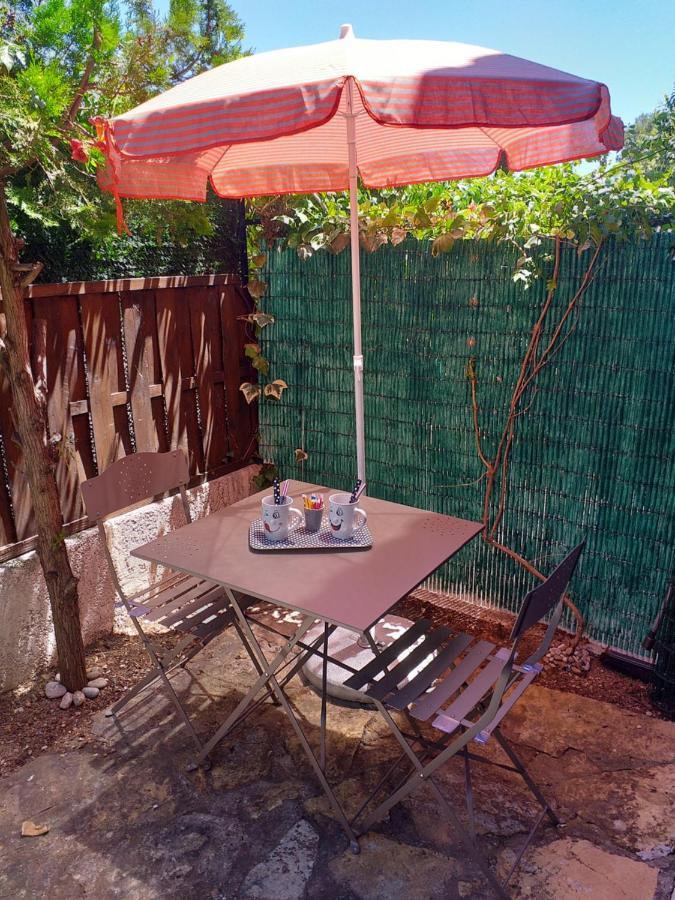 Joli Studio Res Au Calme En Rez De Jardin A Bandol. Bagian luar foto