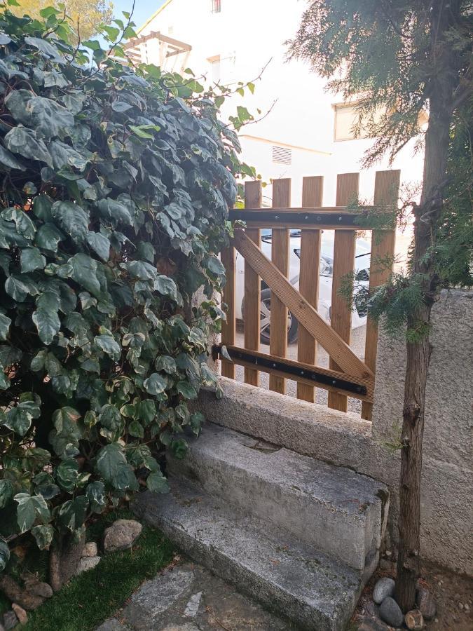 Joli Studio Res Au Calme En Rez De Jardin A Bandol. Bagian luar foto