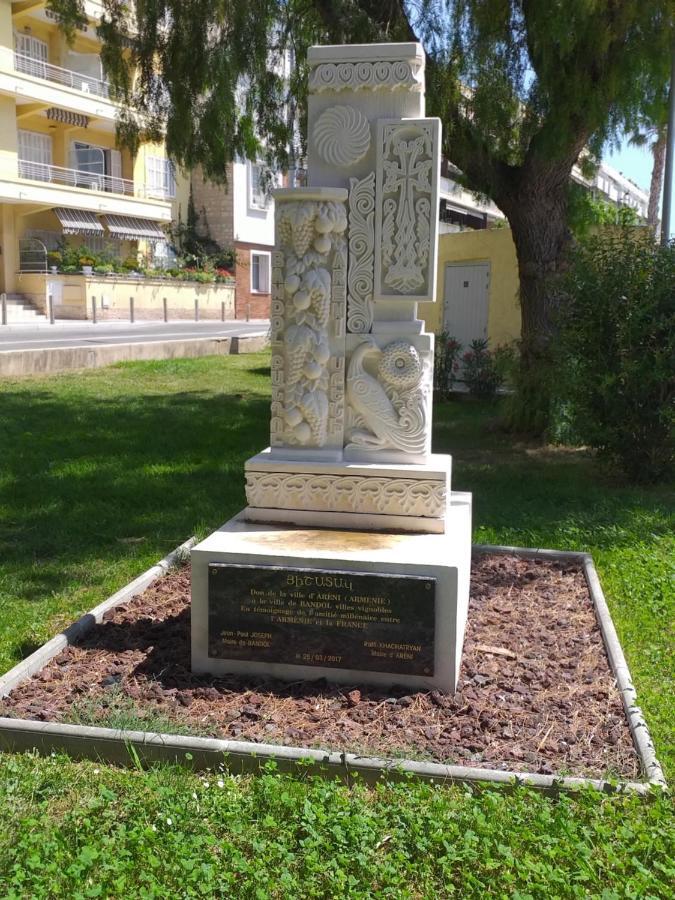 Joli Studio Res Au Calme En Rez De Jardin A Bandol. Bagian luar foto