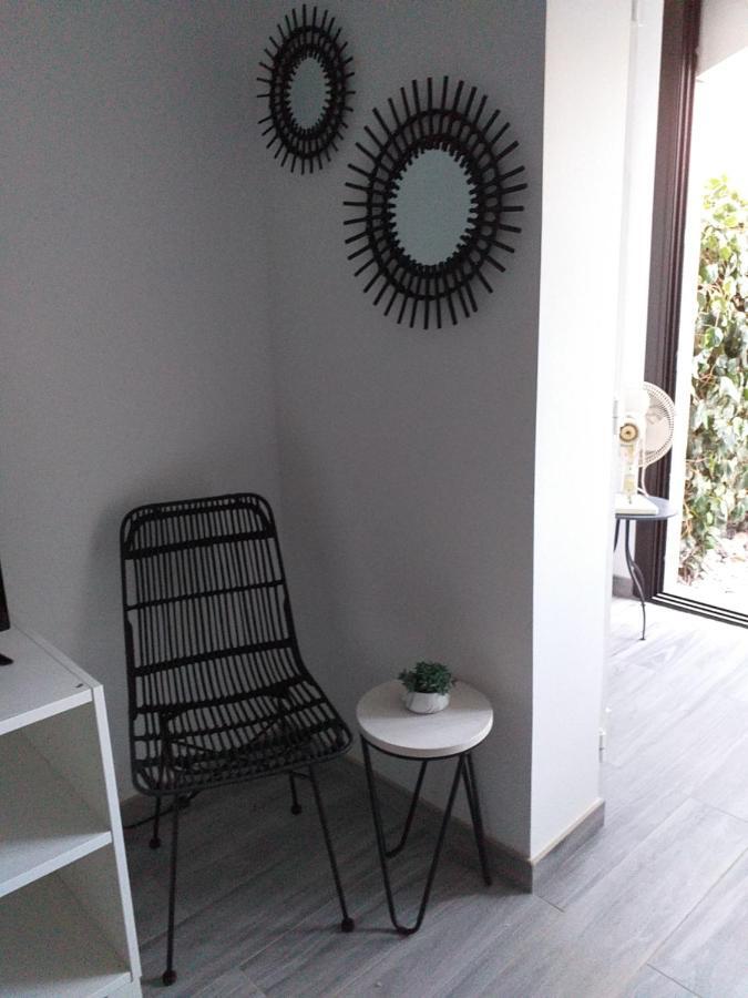 Joli Studio Res Au Calme En Rez De Jardin A Bandol. Bagian luar foto