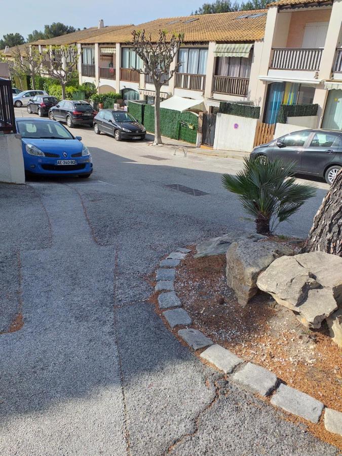 Joli Studio Res Au Calme En Rez De Jardin A Bandol. Bagian luar foto